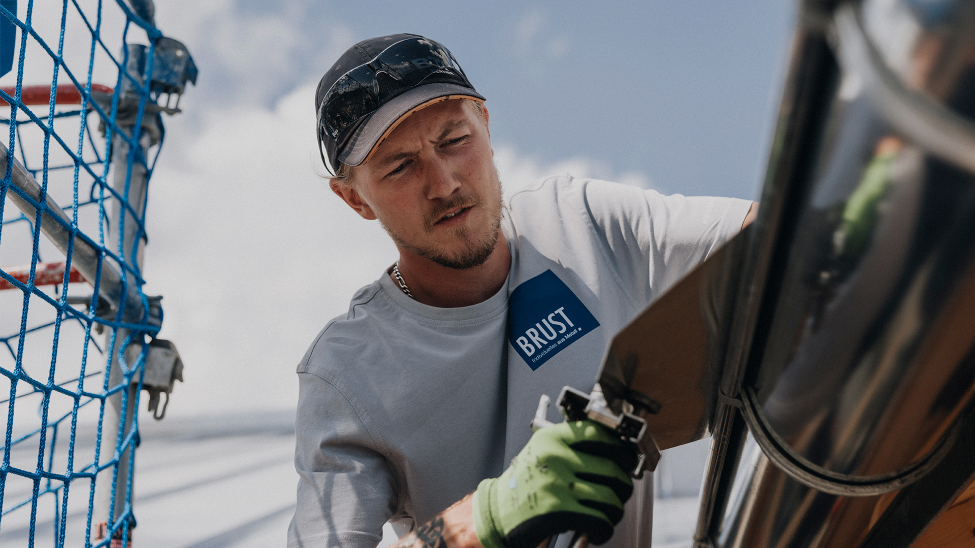 Mitarbeiter von Brust bei Spenglerarbeit